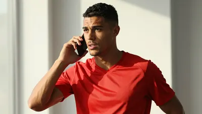 Manchester United are progressing on a deadline day move for Leicester City's 18-year-old England youth international...