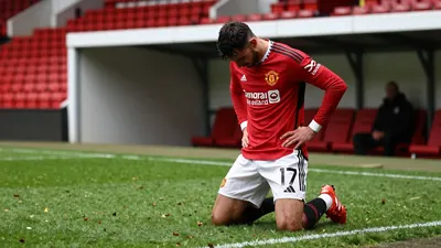 Manchester United manager Michael Carrick has dropped captain Bruno Fernandes to the bench for Saturday's Premier League...
