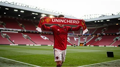 Manchester United eye Alex Scott but balk at £80m price tag