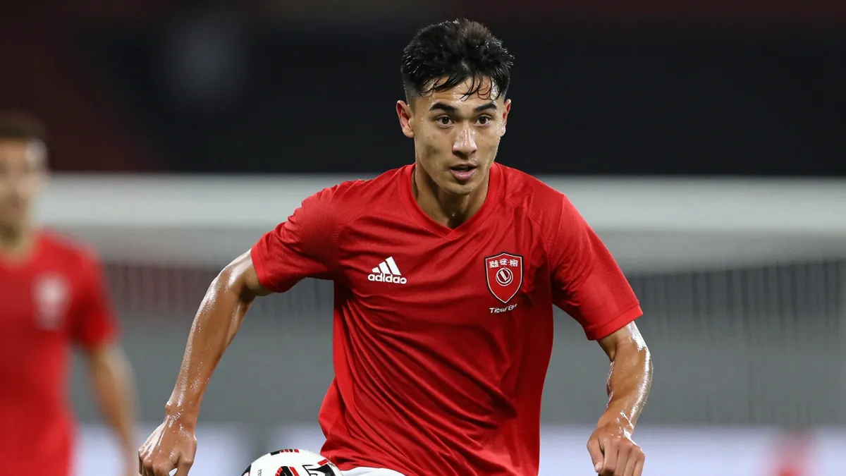 Manchester United in race to sign Leicester's Louis Page