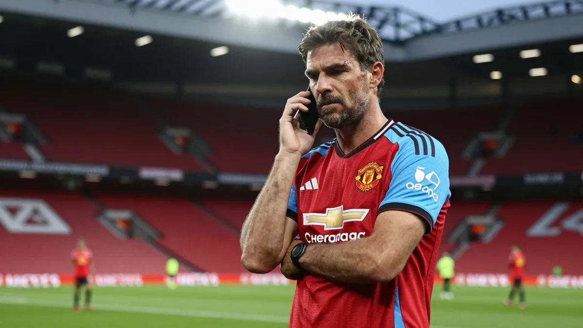 Manchester United are moving to secure left-back Alejandro Balde before the September 1 transfer deadline, after the...