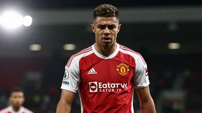 Manchester United suffers shock defeat to Hull, with Michael Carrick urging his team to stay calm and work on set-piece...
