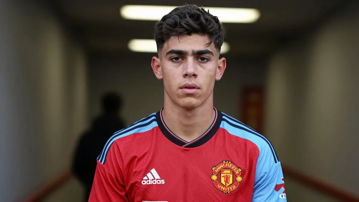 Manchester United have completed the signing of 16-year-old midfielder Isaac Konde from Liverpool, with all formalities...