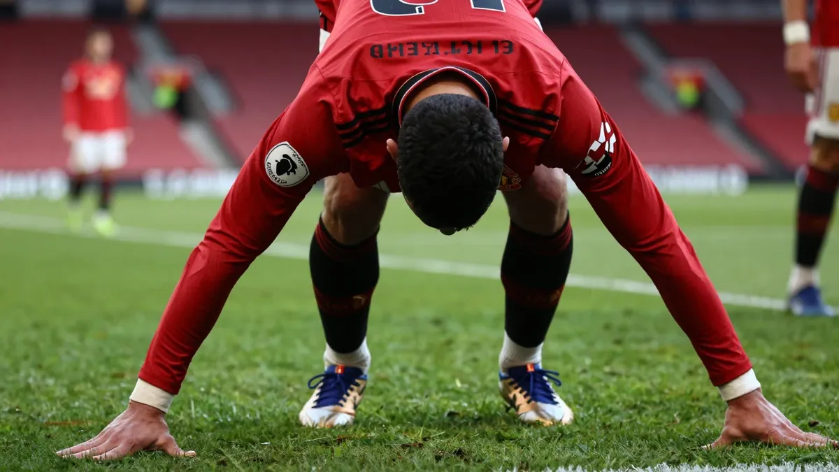 Manchester United's reliance on Bruno Fernandes for creativity was exposed in a 1-1 draw at Fulham, leaving the side 12th...